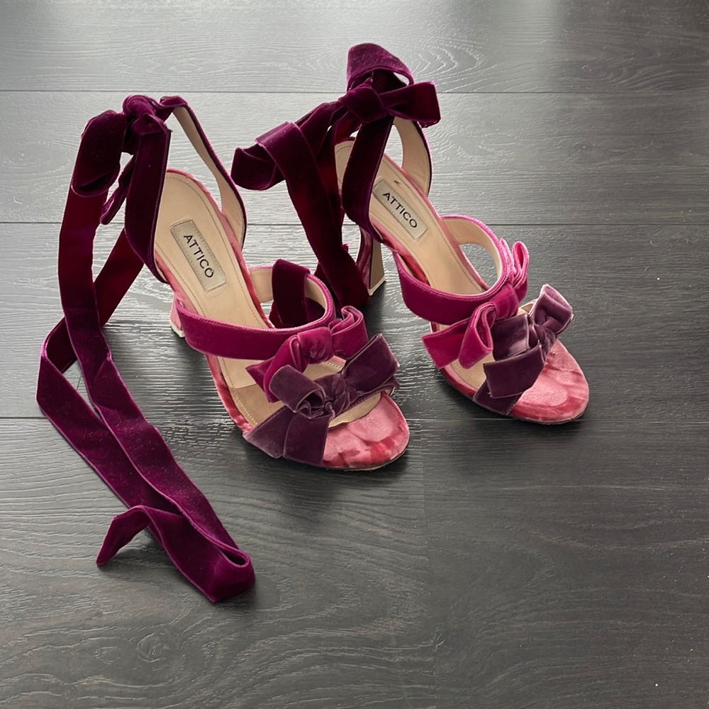COPY - Gorgeous feminine Attico lace up velvet sandals. Size 37.